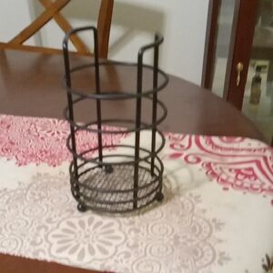Black Metal Wire Holder